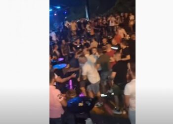 (VIDEO) Tuča na koncertu Ace Lukasa u Budvi, potukle se djevojke, a onda i momci