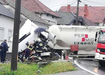 Hrvatska: Teži sudar dva kammiona i putničkog automobila