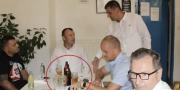 Zašto je Mladen Grujičić pio pivo na bajramskom prijemu?