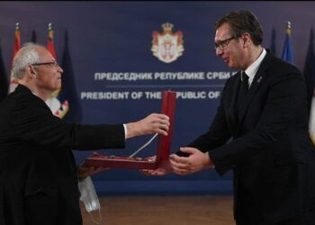 LUDILO! Proglase pobjedu nad koronom, pa upozoravaju da nas čeka katastrofa