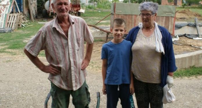 RADE U SINOVOJ FARMI MUZNIH KRAVA: SUPRUGA MEDŽIDA I JA SMO UIGRAN TANDEM, ONA OKOM, A JA SKOKOM