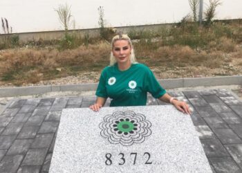 U Peći otkrivena spomen ploča u čast žrtvama genocida u Srebrenici