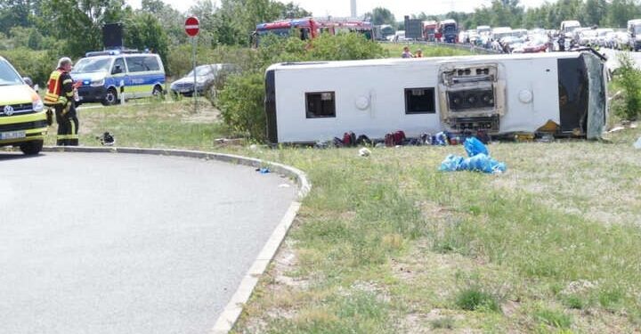 U Njemačkoj se prevrnuo autobus iz Srbije, povrijeđeno 19 osoba
