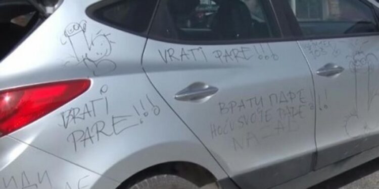 ZATEKAO IŠARANO AUTO I ISJEČENE GUME: “Ženu imam, ali švalerku nemam. A ona se smije, šta da kaže”