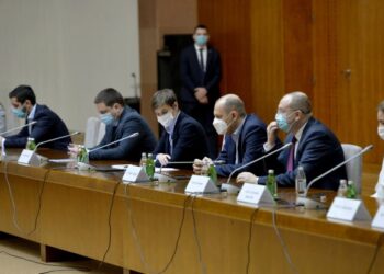 “Šteluju brojeve kako im odgovara, pa za sve krive narod”