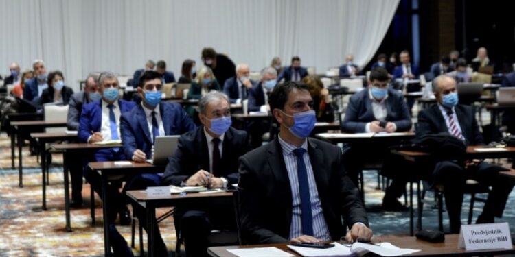 HDZ negodovao jer su materijale dobili na bosanskom jeziku, zakoni povučeni sa dnevnog reda