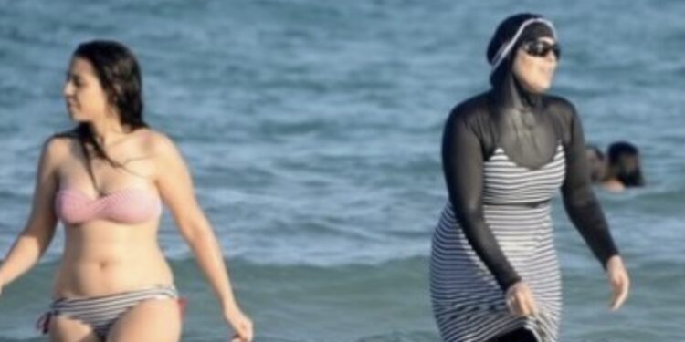 Ima li burkini uopšte veze s religijom ili je riječ o pukom egzibicionizmu?! Evo šta kaže muftija Ljevaković i šta propisuje šerijat…