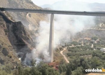 Stravičan pad kamiona sa mosta visokog 200 metara