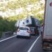 Šleper Prijepoljskih registracionih oznaka visi na provaliji u Crnoj Gori