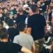(VIDEO) Huligani i policija tukli navijače Partizana koji su skandirali Vučiću pederu