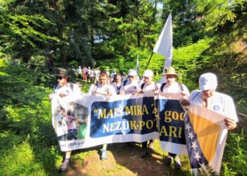Iz Nezuka krenuo Marš mira: Hiljade ljudi odaju počast žrtvama genocida u Srebrenici