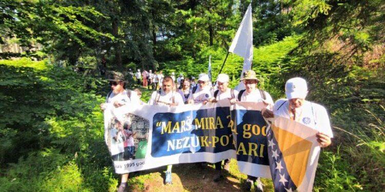 Iz Nezuka krenuo Marš mira: Hiljade ljudi odaju počast žrtvama genocida u Srebrenici