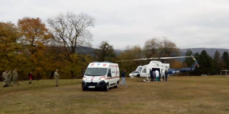 VOZAČ MOTORCIKLA KOJI JE POVRIJEĐEN U SAOBRAĆAJNOM UDESU U PLJEVLJIMA HELIKOPTEROM TRANSPORTOVAN U PODGORICU
