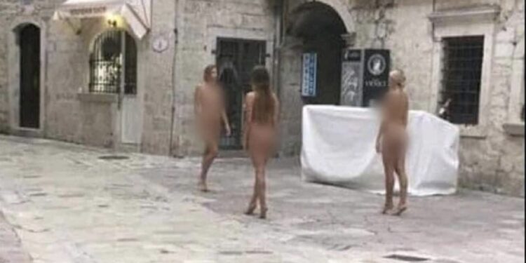 CRNA GORA: UKRAJINSKE DRŽAVLJANKE KAŽNJENE SA PO 450 EURA JER SU NAGE ŠETALE KOTOROM I FOTOGRAFISALE SE