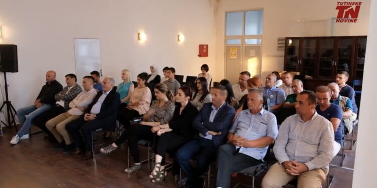 (VIDEO) U Tutinu promovisana knjiga “Srebenica hronologija jednog genocida”