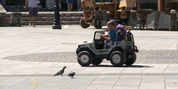 (VIDEO) Sve manje stanovnika u Srbiji, mladi odlaze u potrazi za boljim standardom