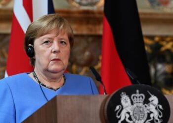 Da li Njemačka preuzima kontrolu nad BiH? / Merkel najavila Schmidtov dolazak: Situacija u BiH nije zadovoljavajuća