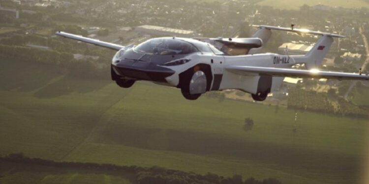 Leteći automobil uspješno izveo probni let između dva aerodroma