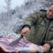 (VIDEO) SEDAM SATI PRŽENJA OGROMNOG GOVEĐEG BUTA U TANDIRU! VRLO SKUPA POSLASTICA!