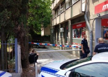 (FOTO) TRAGEDIJA NA VOŽDOVCU: Sunčao se na simsu i radio vježbe, pa PAO sa OSMOG sprata i POGINUO!