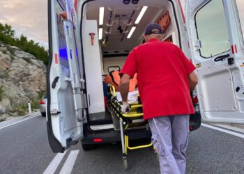 JEZIVA NESREĆA KOD PROKUPLJA: Vojna mašina za puteve samljela ženu!