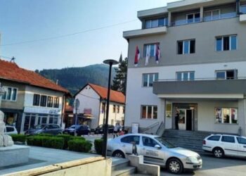 NA ZAHTJEV BNV I SDA PONOVO VRAĆENA BOŠNJAČKA NACIONALNA ZASTAVA NA INSTITUCIJAMA U PRIJEPOLJU