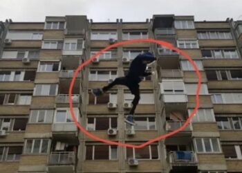STRAŠNA TRAGEDIJA: RADNIK PAO SA PETOG SPRATA ZGRADE I PREMINUO NA LICU MJESTA