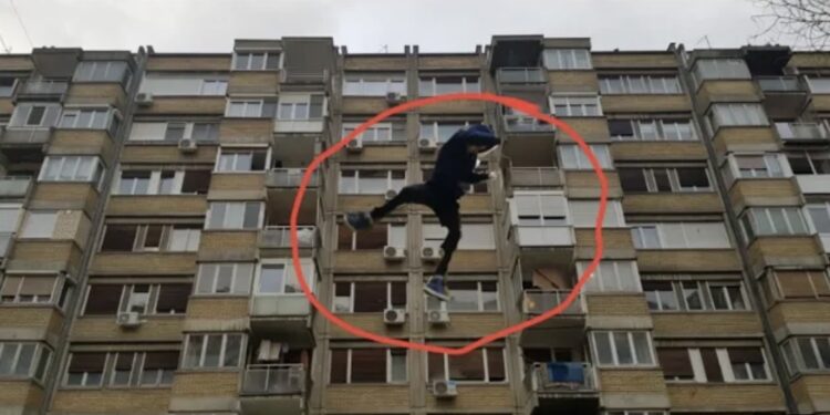 STRAŠNA TRAGEDIJA: RADNIK PAO SA PETOG SPRATA ZGRADE I PREMINUO NA LICU MJESTA