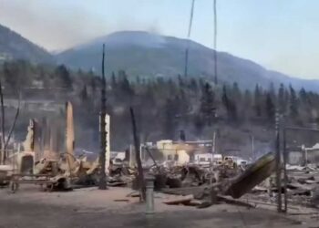 (VIDEO) NEZAPAMĆENE VRUĆINE: ZBOG TEMPERATURA OD SKORO 50 STEPENI SPALJEN CIJELI GRAD U KANADI