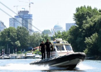 Ronioci novosadske žandarmerije spasili stranog državljanina iz Dunava