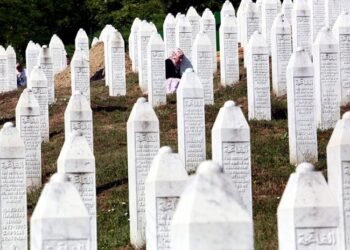DELEGACIJA IZ CRNE GORE STIGLA U POTOČARE, DONIJELI REZOLUCIJU O GENOCIDU U SREBRENICI