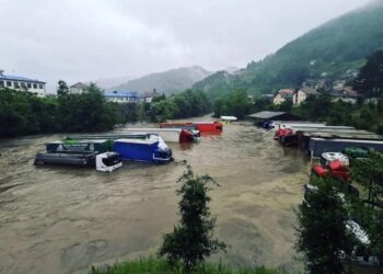 (FOTO) Ivanjica opet pod vodom: Bujične poplave napravile ogromnu štetu, domaćinstva odsječena