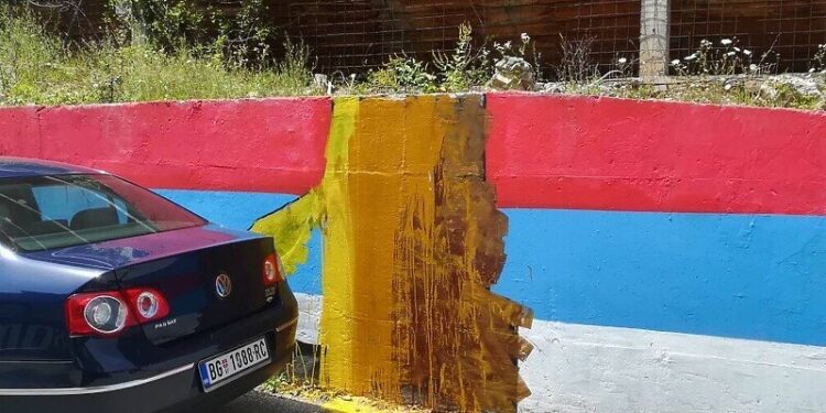 Prefarban mural s likom osuđenog ratnog zločinca Ratka Mladića u Foči