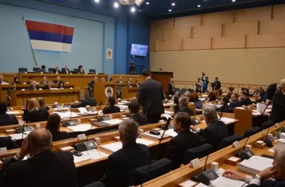 NSRS usvojio Prijedlog zakona kojim se odbacuje Inzkova odluka o zabrani negiranja genocida