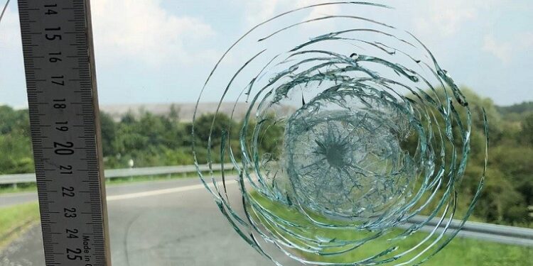 Sa mosta bacali kamenje, tražio ih čak i policijski helikopter
