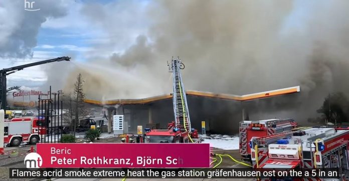 (VIDEO) U VELIKOJ BRZINI SE ZABIO U BENZINSKU PUMPU: SVE JE IZGORJELO! POGLEDAJTE SNIMAK SA LICA MJESTA