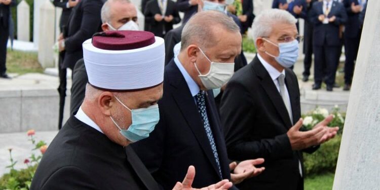 Erdogan obišao mezar Alije Izetbegovića