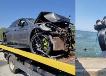 Jadranska magistrala: Pijani vozač Porscheom probio zaštitnu ogradu i sletio u more