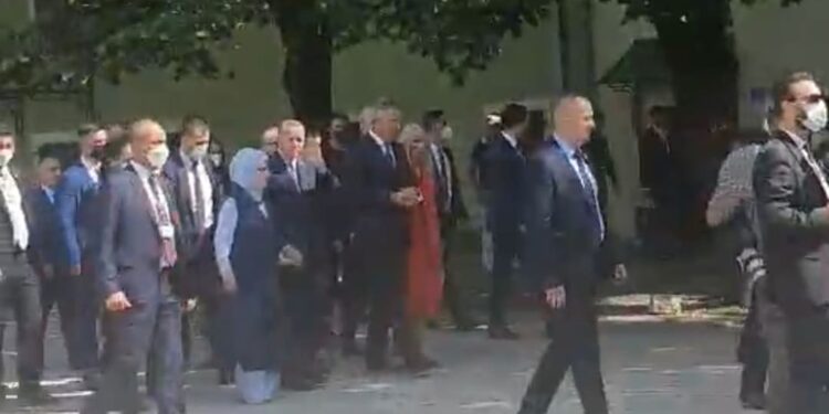 Pogledajte šetnju predsjednika Crne Gore i Turske sa suprugama Cetinjem