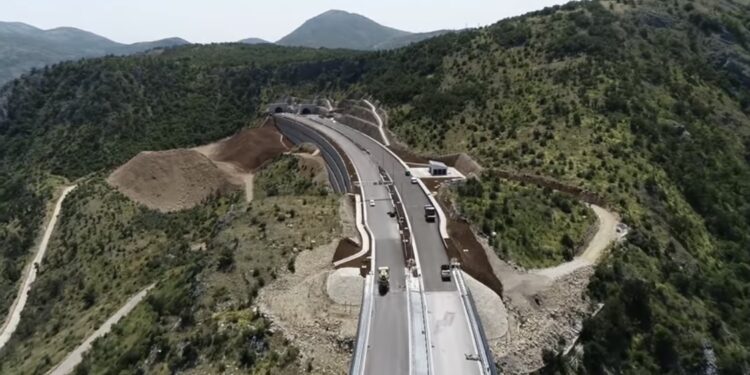 (VIDEO) Pogledajte kako trenutno izgleda gradilište prioritetne dionice autoputa Smokovac – Mateševo