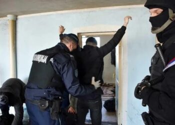 Policija pretresa deset lokacija u Sjenici