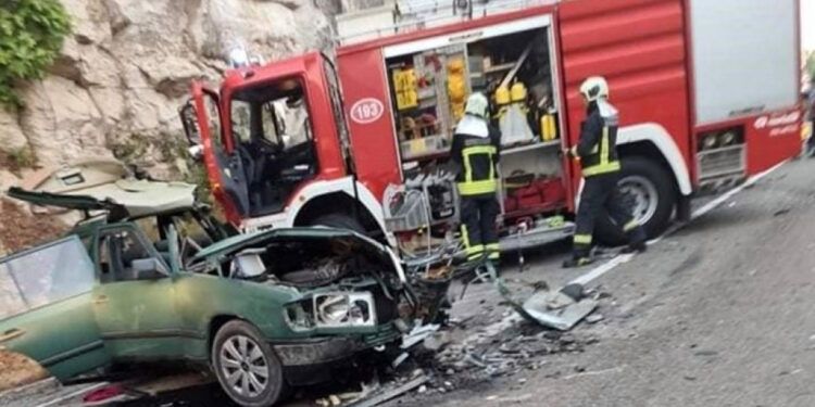 Jedna osoba poginula na Jadranskoj magistrali, povrijeđene spašavali vatrogasci