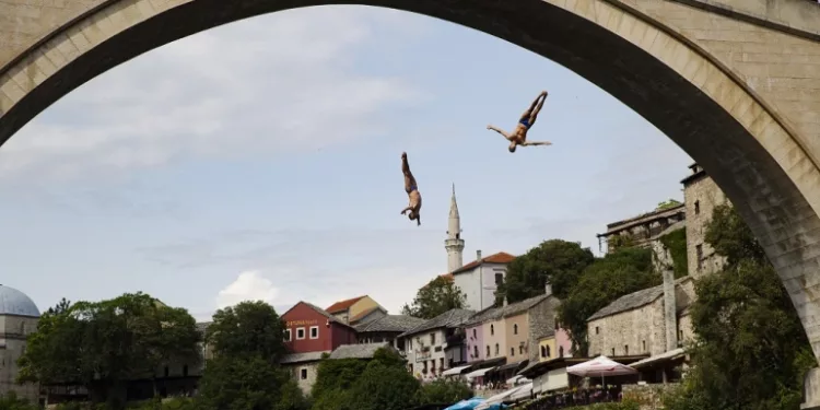 Mostar ugostio najbolje svjetske skakače: Spektakularni letovi sa Starog mosta