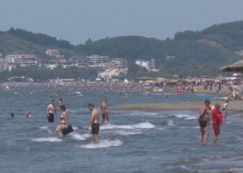 Crna Gora: U špicu turističke sezone i dalje najviše novooboljelih u Ulcinju