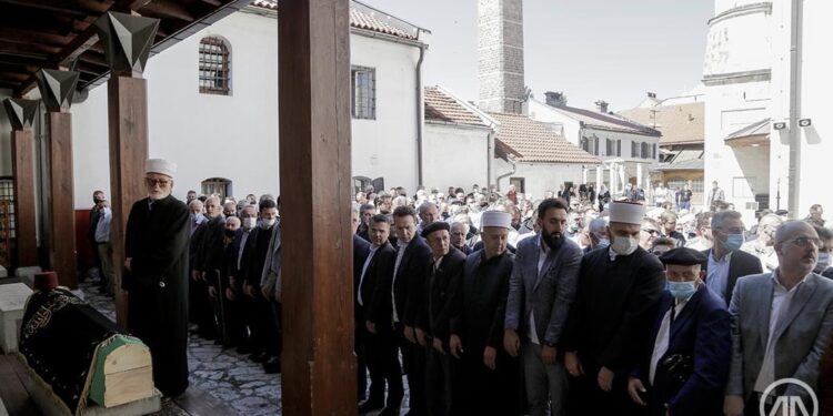 Sarajevo: U Gazi Husrev-begovoj džamiji klanjana dženaza Rizvanu Haliloviću