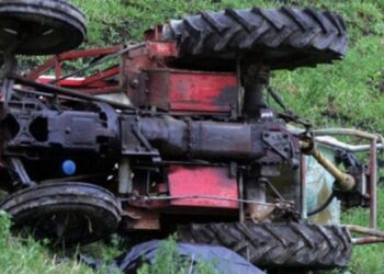 VOZIO TRAKTOR I IZLETIO S CESTE: MUŠKARAC PREMINUO U KLINIČKOM CENTRU