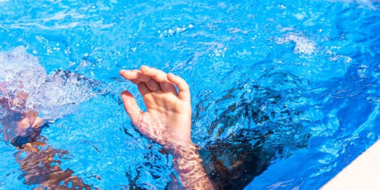 Državljanin Kosova (33) danas se utopio na Velikoj plaži u Ulcinju, prenosi Portal Ul-info.