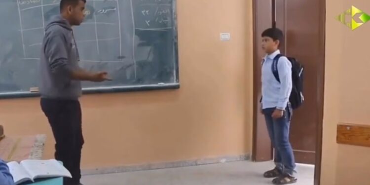 (VIDEO) Učitelj je svaki dan tukao učenika: Jednog dana pao je na koljena moleći ga za oprost!