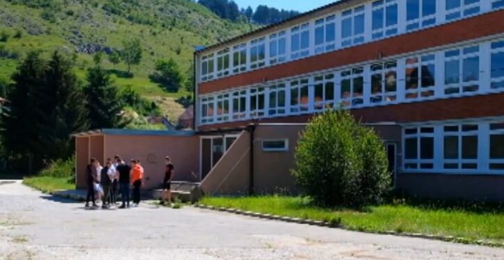 Od ponedeljka 27. septembra svi tutinski srednjoškolci se vraćaju u školske klupe