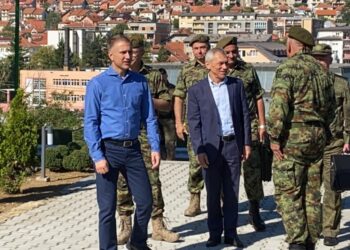 Ministar Stefanović i ruski ambasador Harčenko obišli vojne baze uz Kosovo